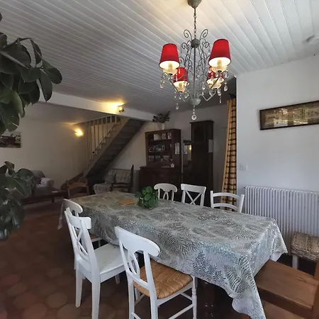 Bed & Breakfast Paisible Avec Petit-dejeuner Pres De La Foret - Fr-1-582-509 Sembadel