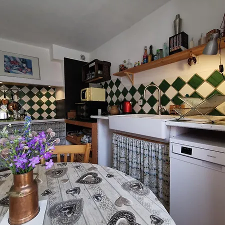 Paisible Avec Petit-dejeuner Pres De La Foret - Fr-1-582-509